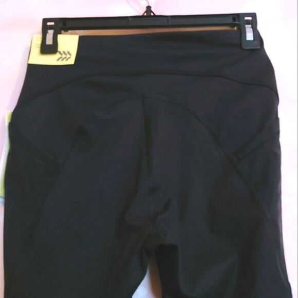 BLACK CONTOUR CURVY ATHLETIC SIDE POCKET CAPRIS SIZE XS - Picture 6 of 11